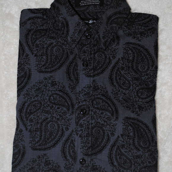 Beverly Hills Polo Club Other - B.H. Polo Club textured paisley button down